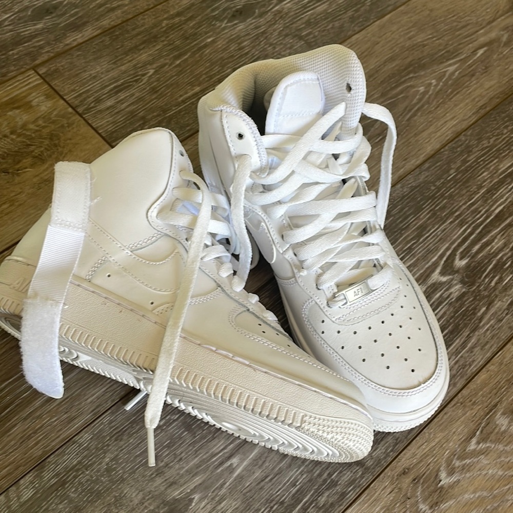 Nike High top Air Force Ones size 6Y